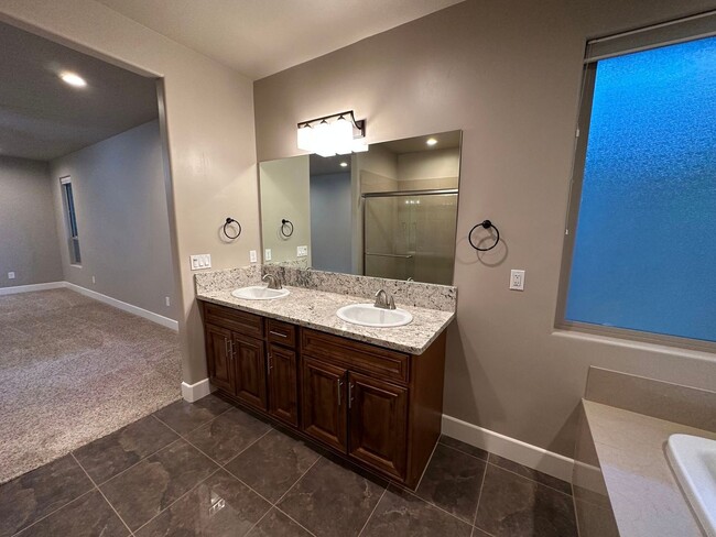 Building Photo - 4 Bedroom 2.5 Bath Foresthill rental oppor...