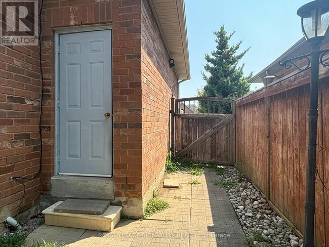 Building Photo - 72 Velmar Dr