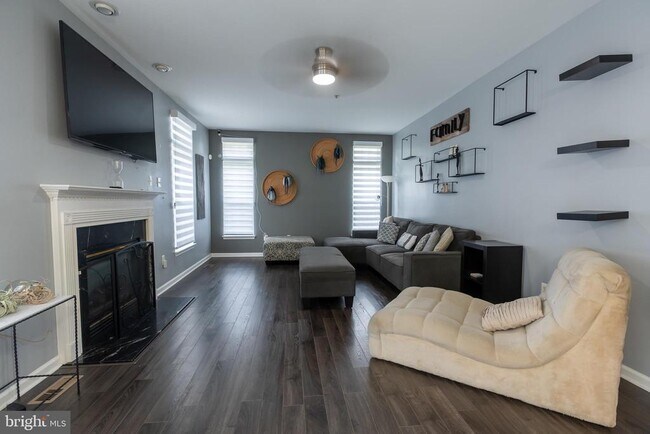 Foto del edificio - 6004 Glenn Station Ct
