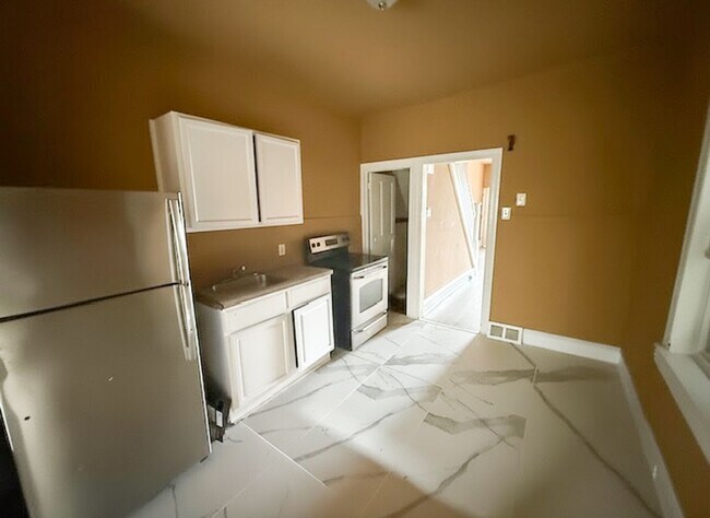 Building Photo - 3BD/1BA Hunting Park Apartment Available NOW!