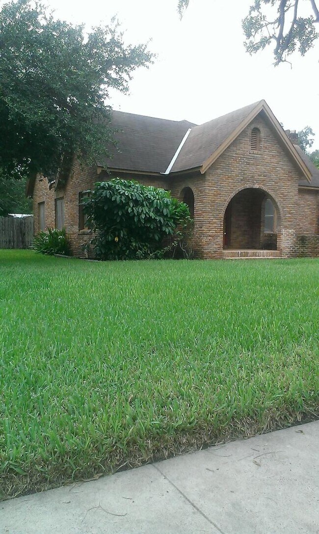 Foto del edificio - 1004 S Indiana Ave