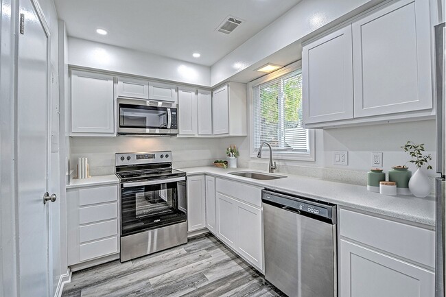 Townhome Kitchen - Woodside Village Apartments