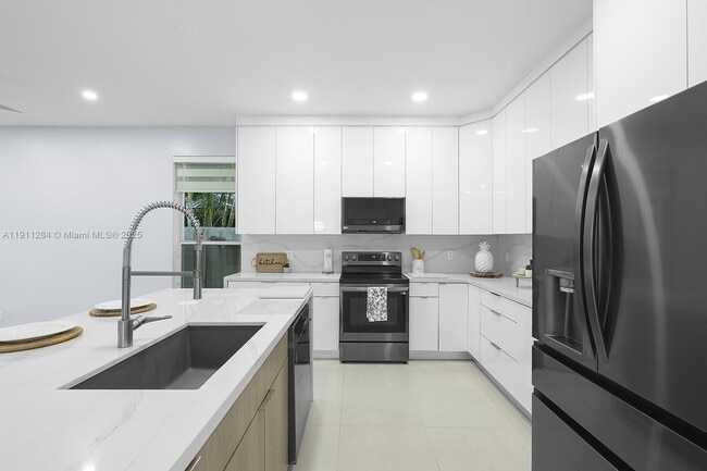 Foto del edificio - 16296 SW 26th St