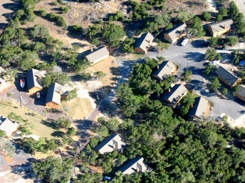 Building Photo - Creekside Villas