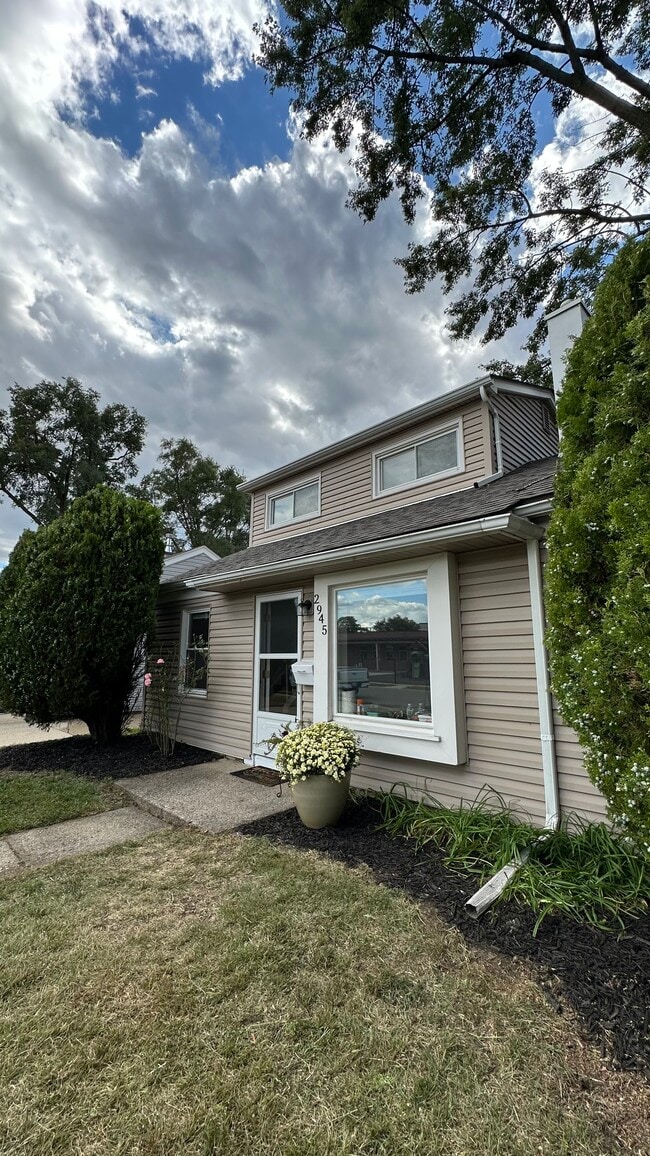 Building Photo - 2945 Burdette St