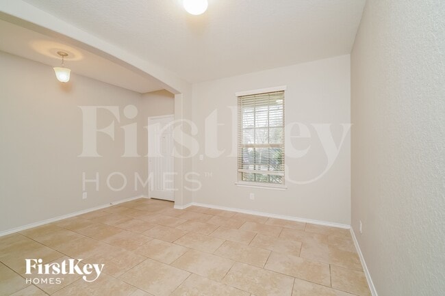 Building Photo - 500 Stonebrook Dr