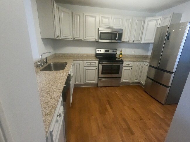 Building Photo - 100 Buttercup Way