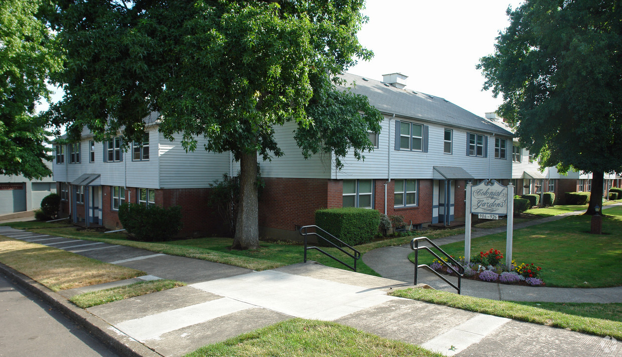 Primary Photo - Colonial Gardens Apartments