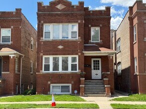 Building Photo - 2252 N Laramie Ave