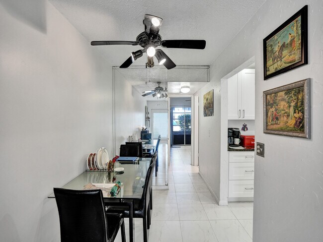 Foto del edificio - 263 Oakridge N