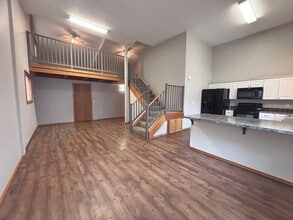 Building Photo - 1420 SE Township Rd