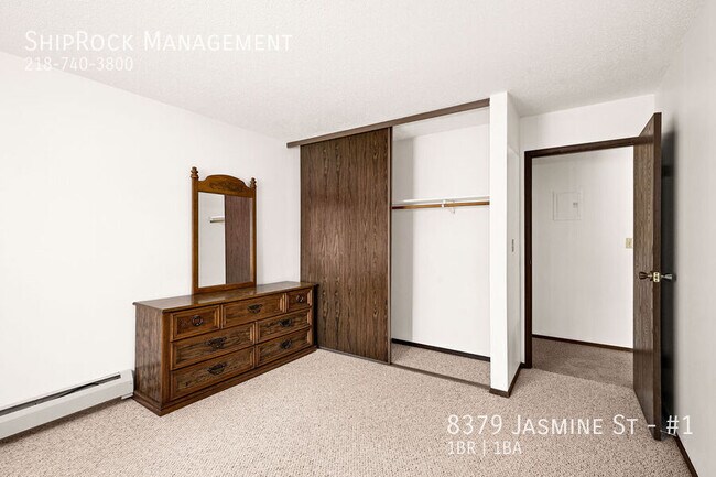 Foto del edificio - 8379 Jasmine St