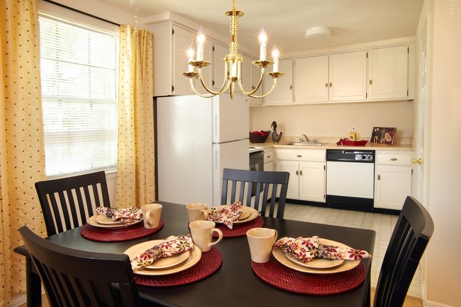 Kitchen - Audubon Manor