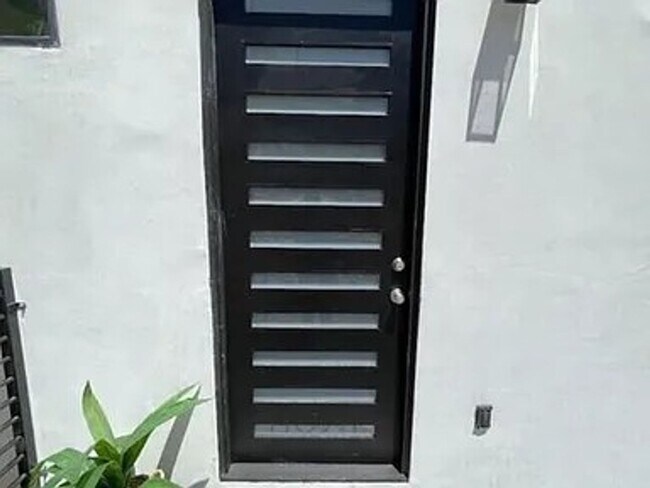 Foto del edificio - Private, Peaceful Studio Retreat in Prime Los Angeles Location