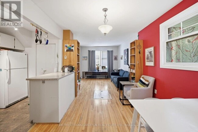 Building Photo - 556 Melbourne Ave