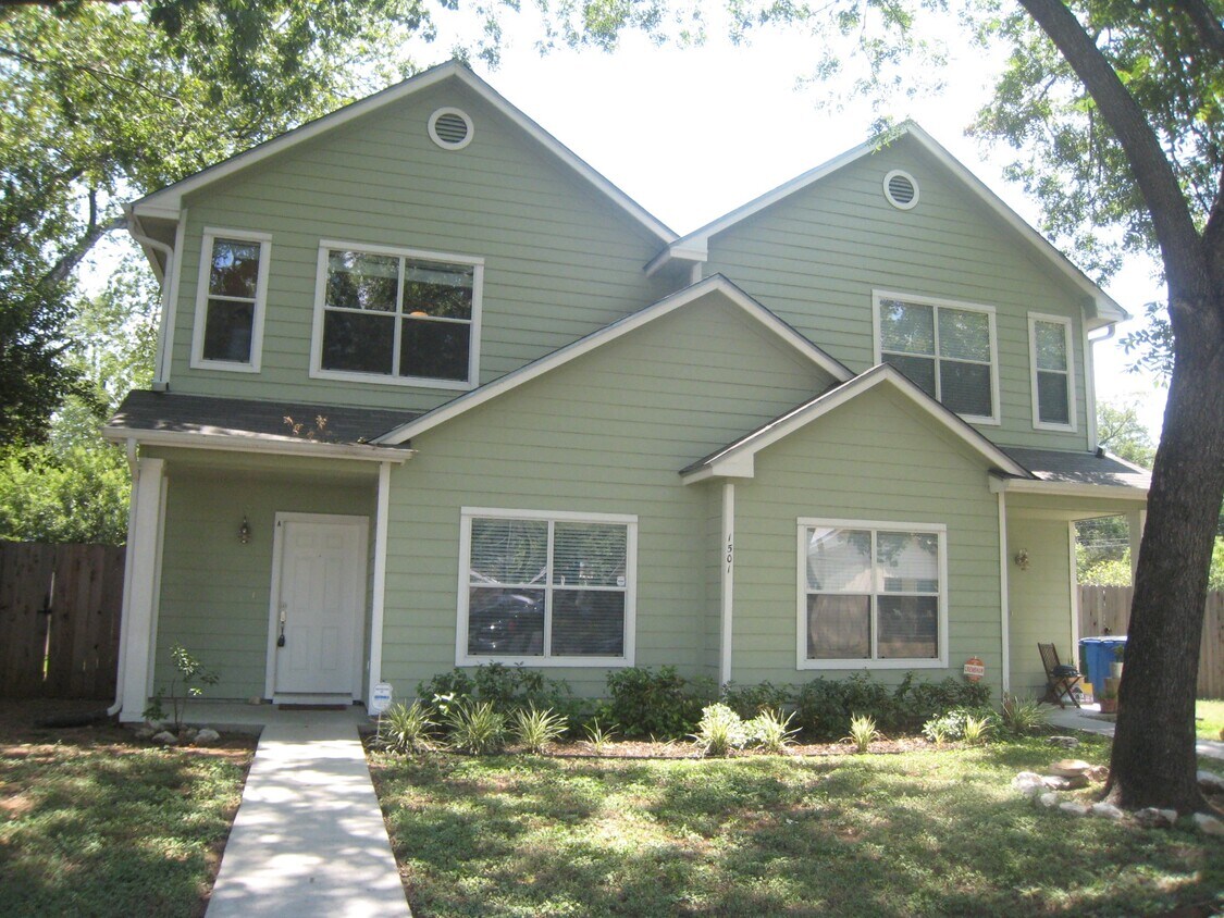 Dúplex en lote extra grande - 1501 E 3rd St