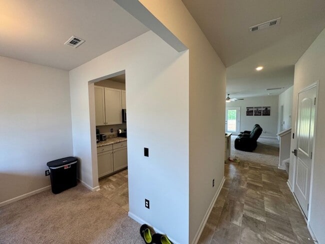 Building Photo - UP TO $500 OFF ONE MONTH!