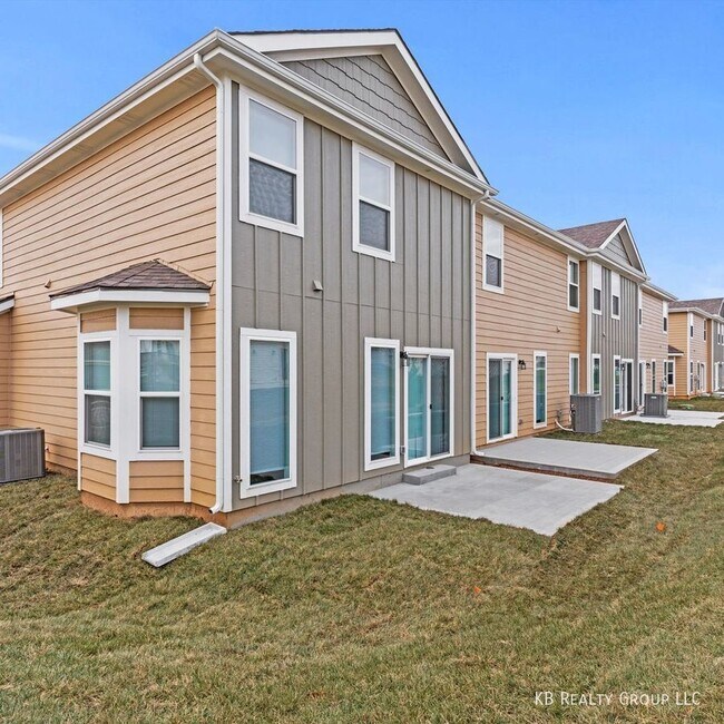 Foto del edificio - Brand New 2 Bed Middle Unit Townhome in Bl...