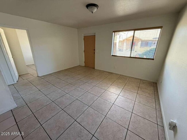 Building Photo - 712 E 17th St