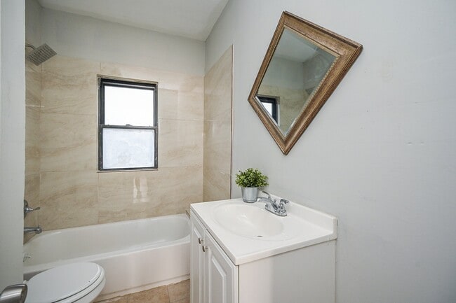 Building Photo - 1507 Laird St