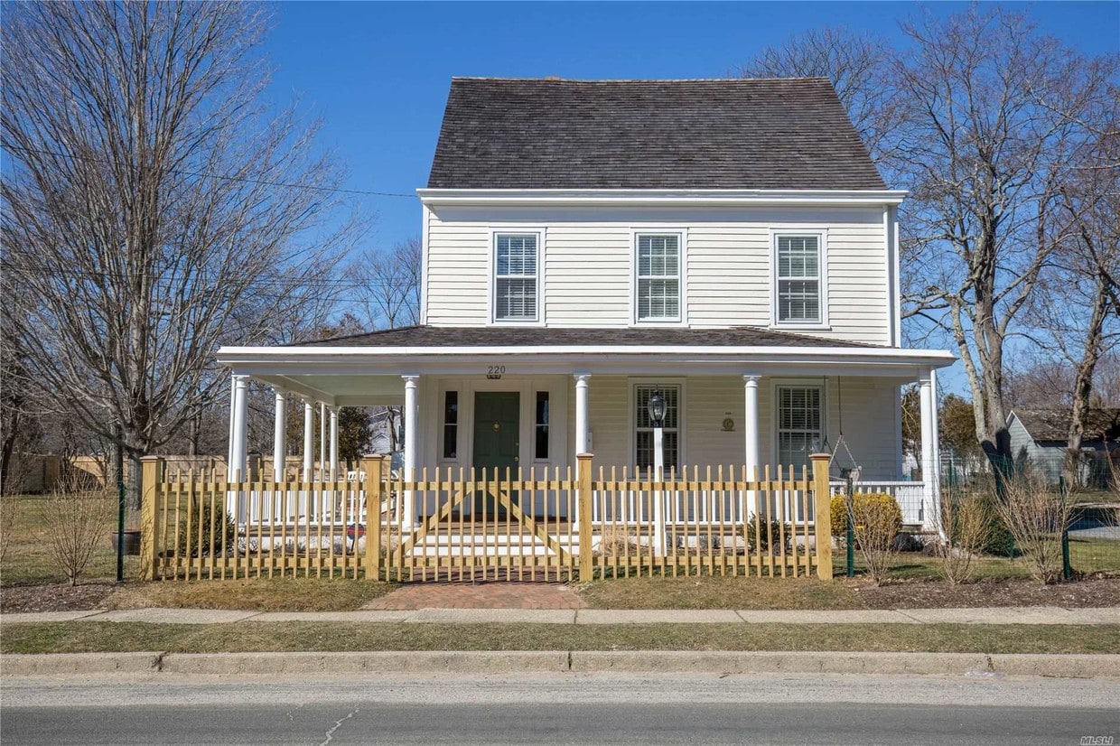 Primary Photo - 675 Champlin Pl