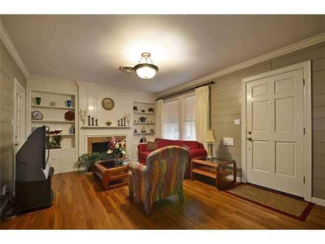 Building Photo - 909 E 38th 1/2 St