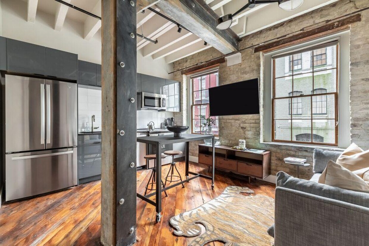 Primary Photo - 315 Girod St