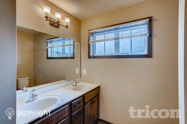 Foto del edificio - 16043 Estate Ln