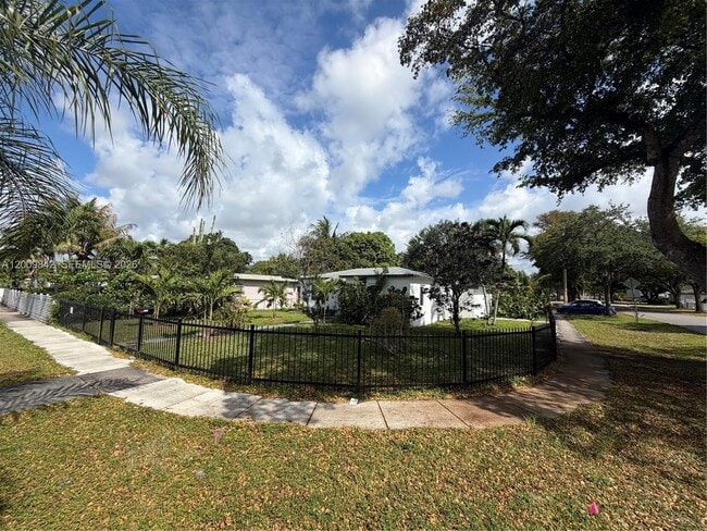 Foto del edificio - 1005 NW 123rd St