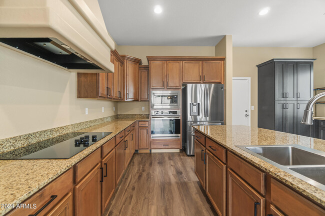 Building Photo - 2410 W Aloe Vera Dr
