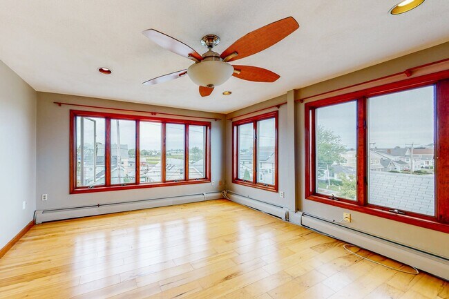 Foto del edificio - 966 Shirley St