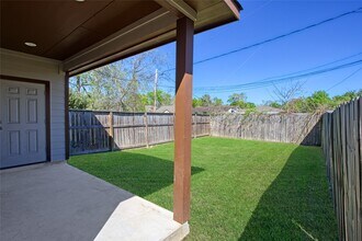 Building Photo - 9306 Bean St