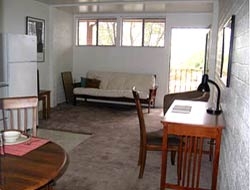 Sala de estar de apartamento estudio - Blue Agave Apartments