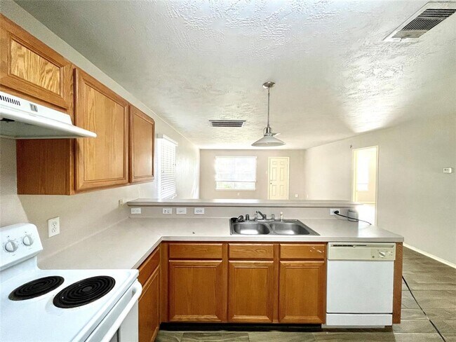 Building Photo - 19011 Brownstone Mills Dr