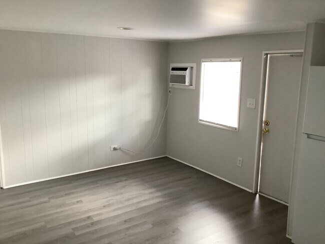 Building Photo - 1505 Goodyear Ave