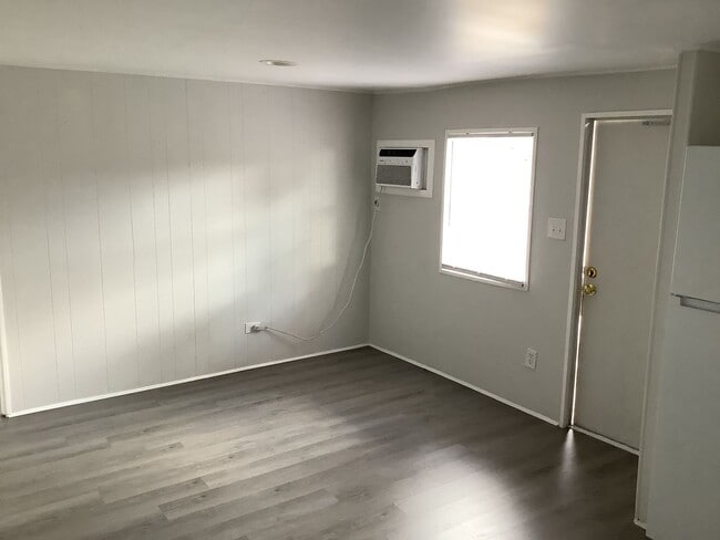 Foto del edificio - Two Bedroom One Bath Manufactured Home