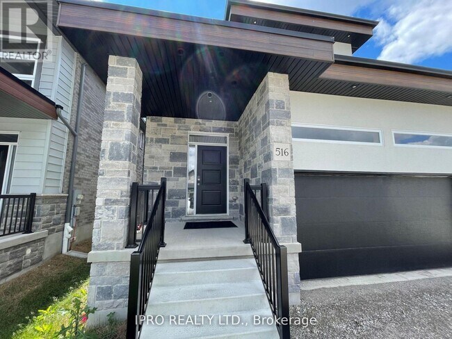 Photo du bâtiment - 516 Doonwoods Cres