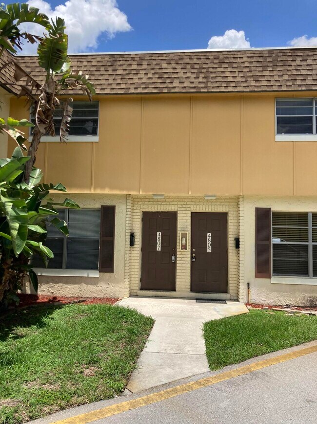 Building Photo - 4805 NW 9th Dr
