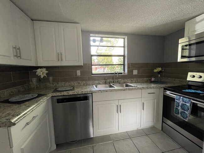 Foto del edificio - 20511 NW 15th Ave