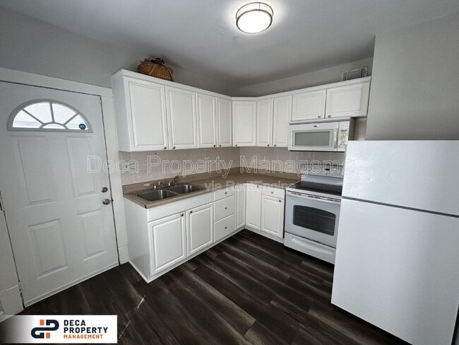 Building Photo - 4928 Tiemann Ave