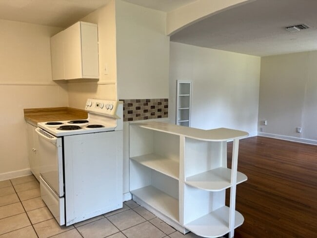 Building Photo - 1208 Cloverlawn Ave