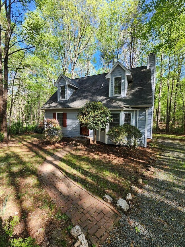 Building Photo - Chapel Hill / House in desirable Fox Meado...