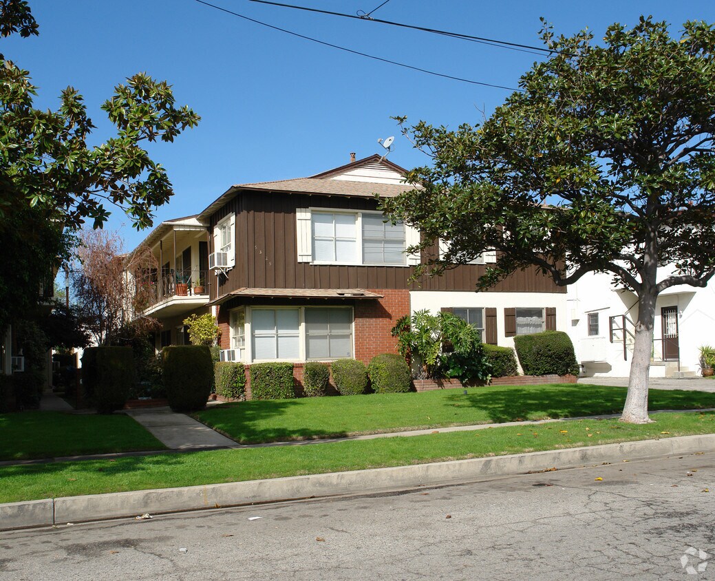 tree obstruction. - 5325 Vantage Ave