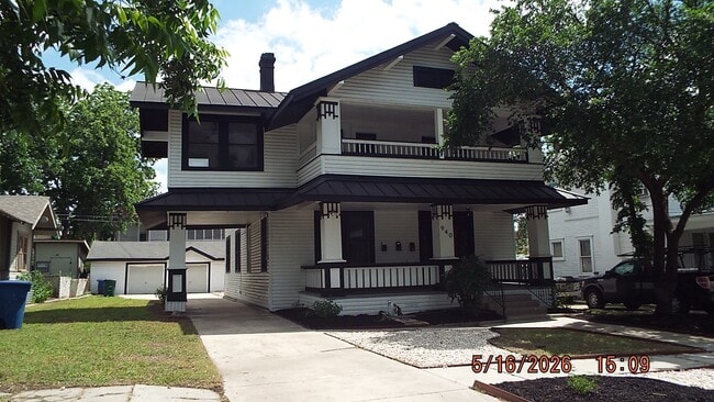 Building Photo - 940 W Mulberry Ave