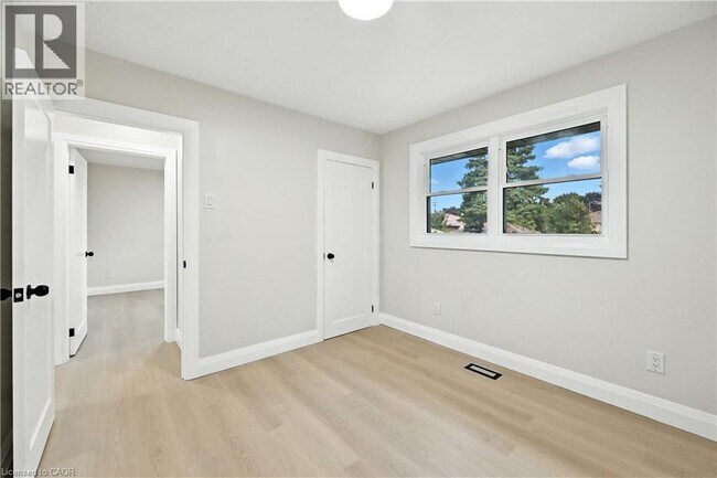 Photo du bâtiment - 297 E 36th St