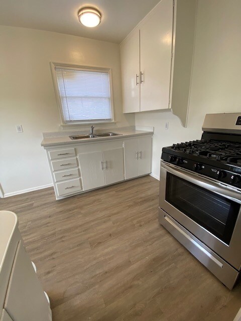 kitchen - 427 W Commonwealth Ave