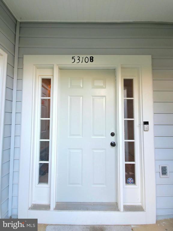 Foto del edificio - 5310 Birds View Ln