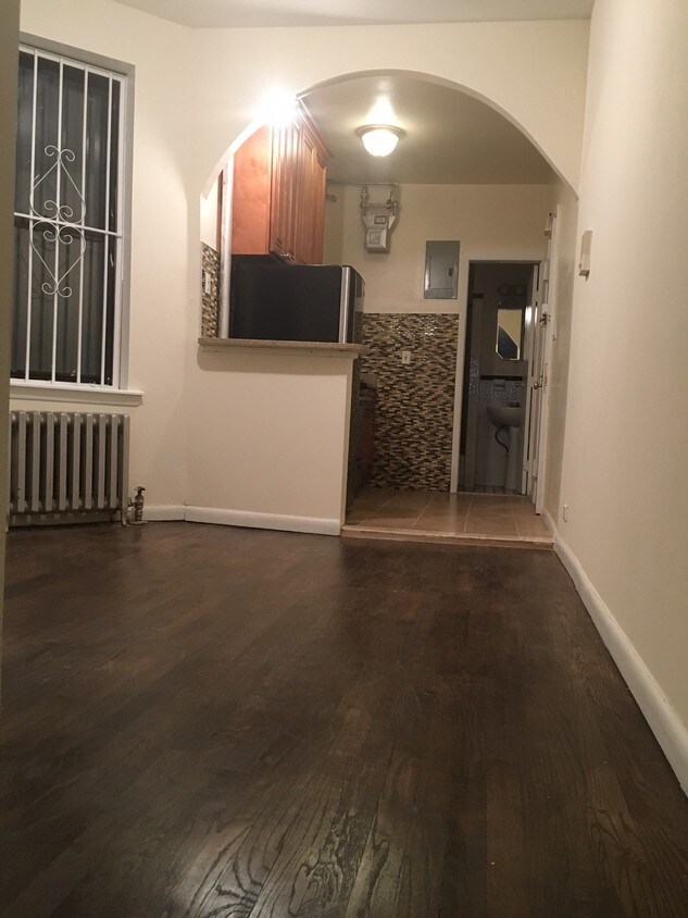 Primary Photo - 133 E 97th St