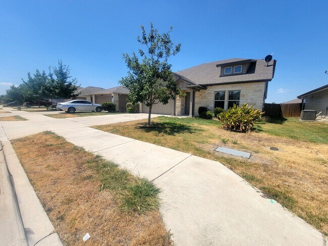 Foto del edificio - Beautiful 3 Bedroom, 2.5 Bath Home with Attached Garage & Tall Ceilings