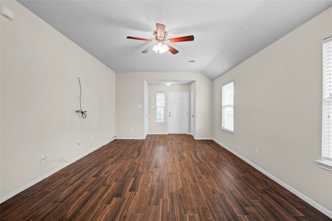 Foto del edificio - 5939 Brenwood Trails Ln